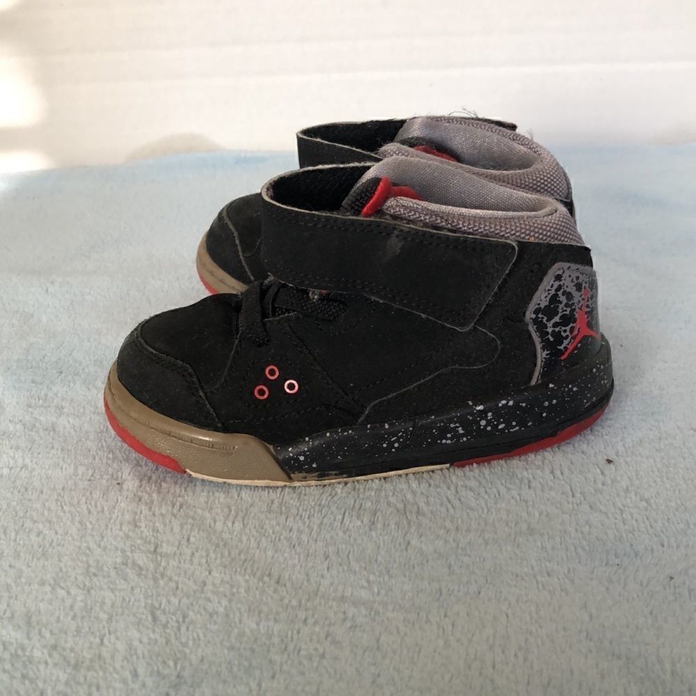 Jordan Shoes  - Picture 3 of 7